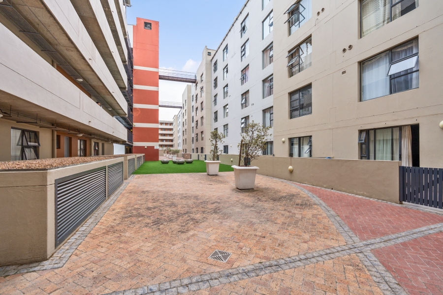 1 Bedroom Property for Sale in Zonnebloem Western Cape